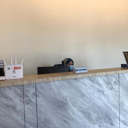 Oyo 90506 Z Stay Inn Hotel Simpang Renggam Екстериор снимка