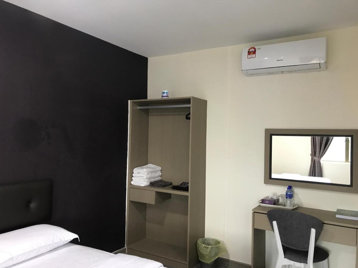 Oyo 90506 Z Stay Inn Hotel Simpang Renggam Екстериор снимка