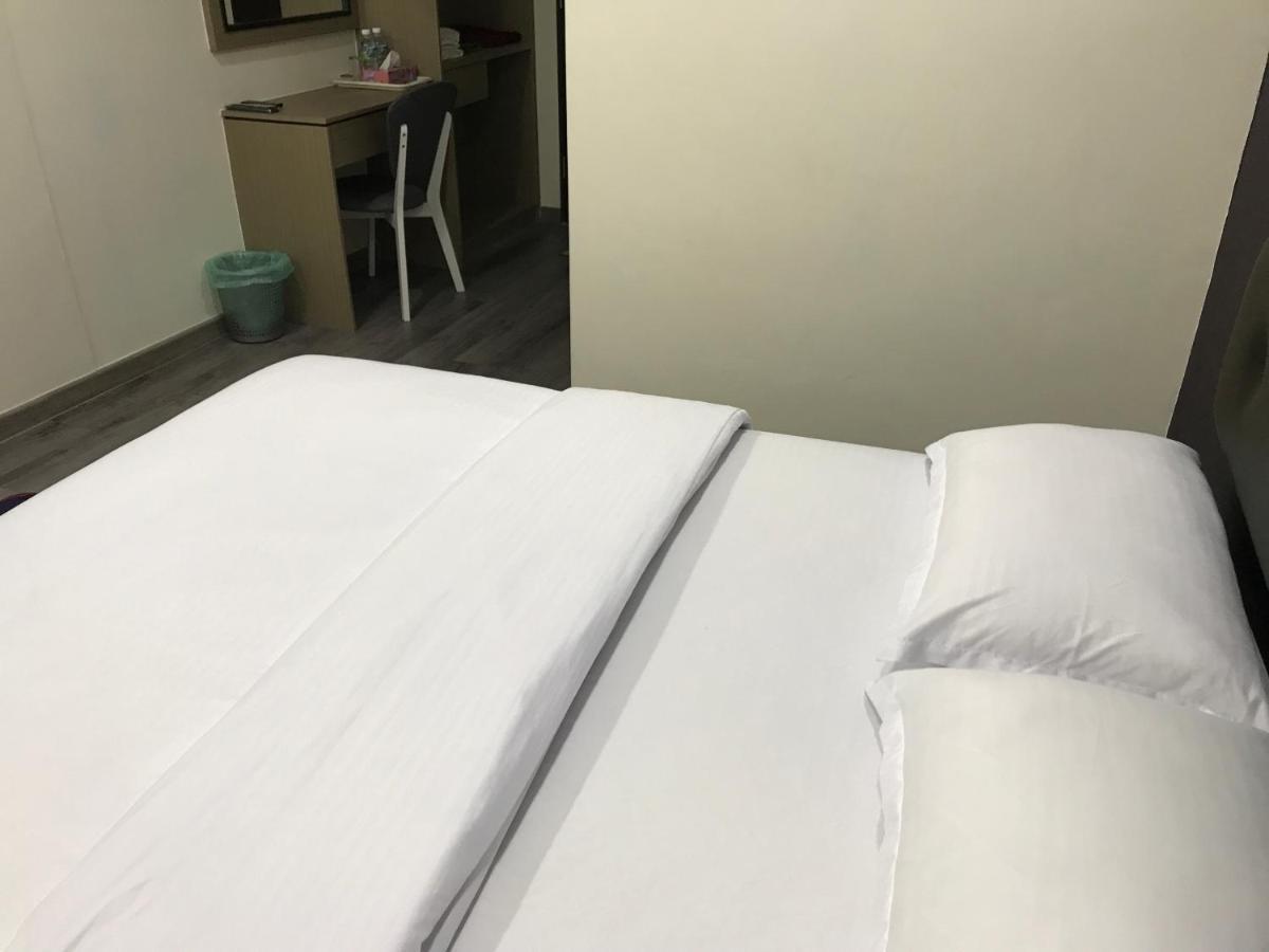 Oyo 90506 Z Stay Inn Hotel Simpang Renggam Екстериор снимка