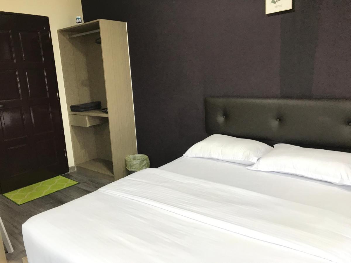 Oyo 90506 Z Stay Inn Hotel Simpang Renggam Екстериор снимка